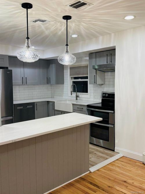 58 Hauppauge Rd, Hauppauge, NY, 11788-3505 | Card Image