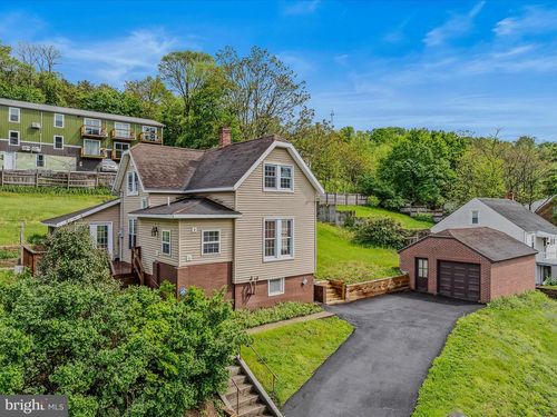 151 S Laurel Ave, BERKELEY SPRINGS, WV, 25411-5312 | Card Image