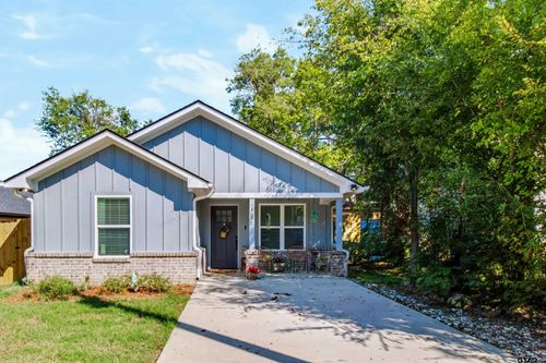 107 E Magnolia St, Troup, TX, 75789-2011 | Card Image