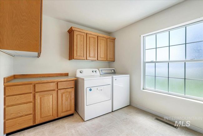 294 N 950 E, House other with 4 bedrooms, 3 bathrooms and 2 parking in Declo ID | Image 28