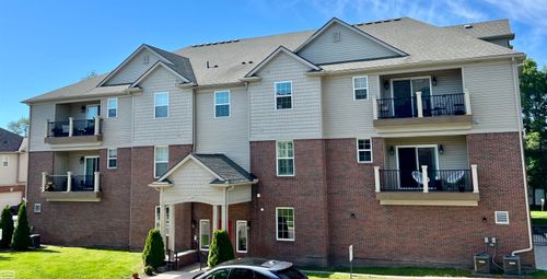 5656 Flagstaff Pines Dr, Shelby Twp, MI, 48317-1286 | Card Image