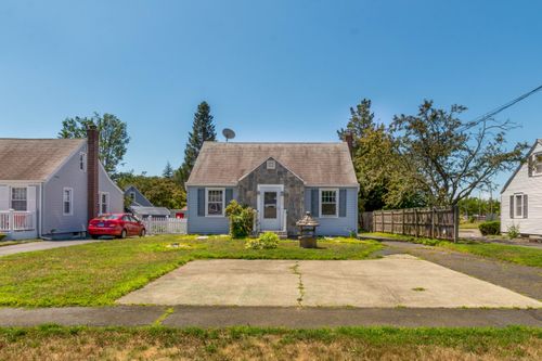 124 Saltonstall Pkwy, East Haven, CT, 06512-2425 | Card Image