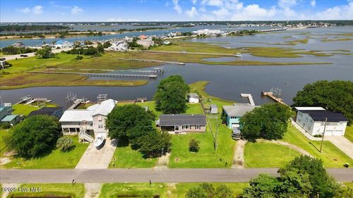123 Cedar Ln, Cedar Point, NC, 28584-9389 | Card Image