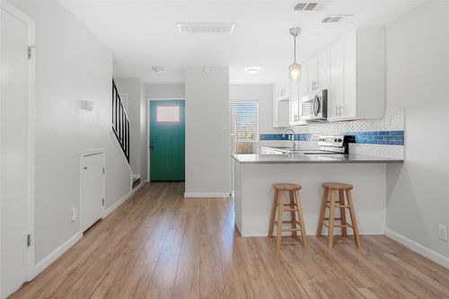 unit-d-3820 Southway Dr, Austin, TX, 78704-8181 | Card Image