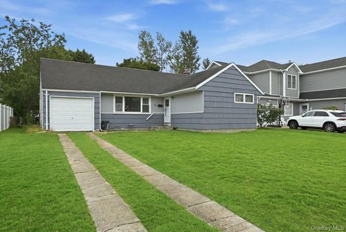 1095 Huckleberry Road, Hempstead, NY, 11710 | Card Image