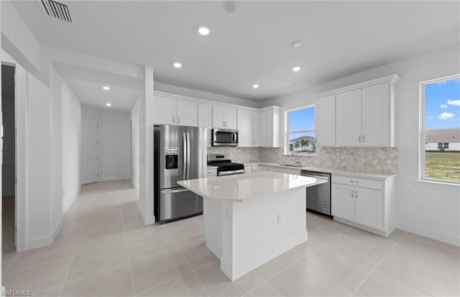 12662 Pyrite Ct, Condo with 2 bedrooms, 2 bathrooms and 2 parking in Alva FL | Image 7