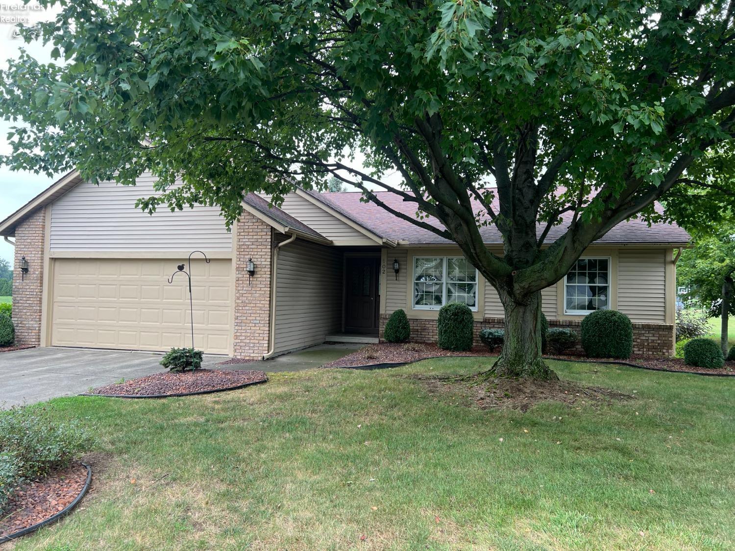 Orchard Grove Dr, Clyde, OH 43410