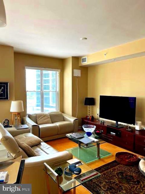apt-911-7710 Woodmont Ave, BETHESDA, MD, 20814-6085 | Card Image