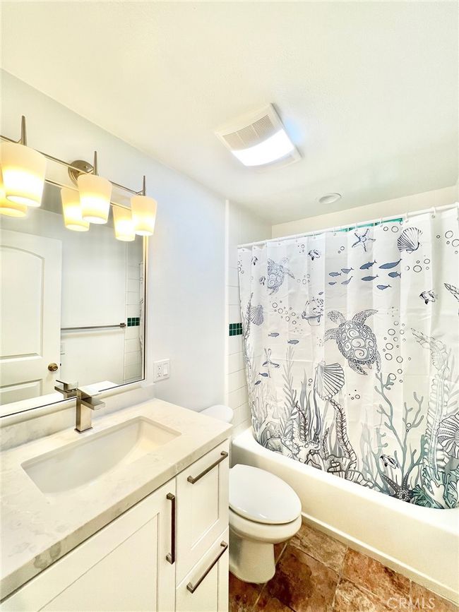 64 Avalon Terrace Rd, Condo with 2 bedrooms, 3 bathrooms and 1 parking in Avalon CA | Image 19