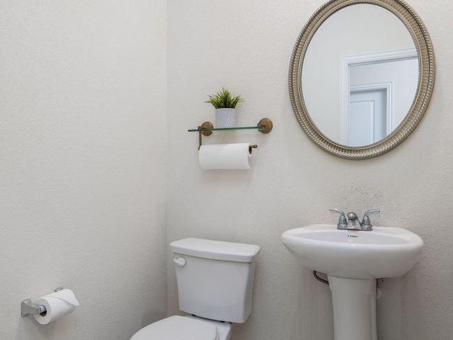 Half bath for guests | Image 22