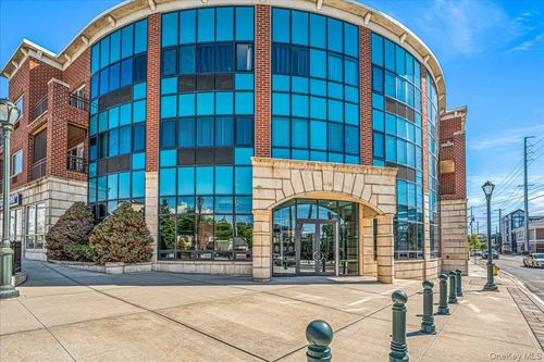 324-130 Post Ave, Westbury, NY, 11590-3286 | Card Image