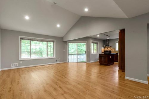 34 Eagle Ridge Way, Nanuet, NY, 10954-1012 | Card Image