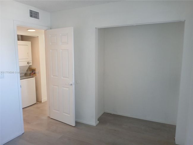 APT-305 - 8740 N Sherman Cir, Condo with 2 bedrooms, 2 bathrooms and null parking in Miramar FL | Image 5