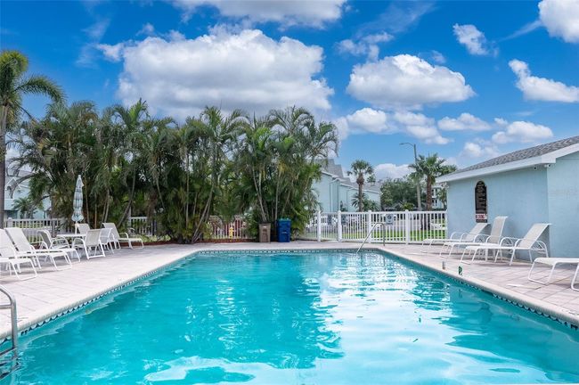623 Garland Cir, Townhouse with 3 bedrooms, 2 bathrooms and null parking in INDIAN ROCKS BEACH FL | Image 5