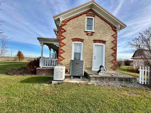 5821 Dixon Rd, Vassar, MI, 48768-9712 | Card Image