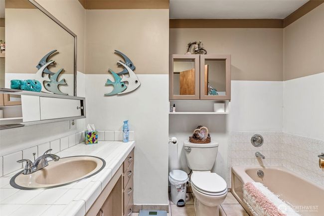 Main Bathroom, Full | Image 6