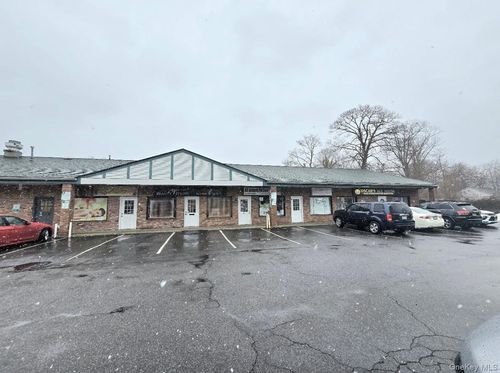 117 Main St, East Islip, NY, 11730-2329 | Card Image