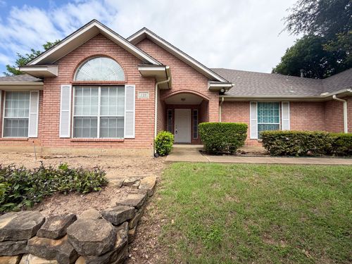 19 Country Club Pl, Waxahachie, TX, 75165-1623 | Card Image