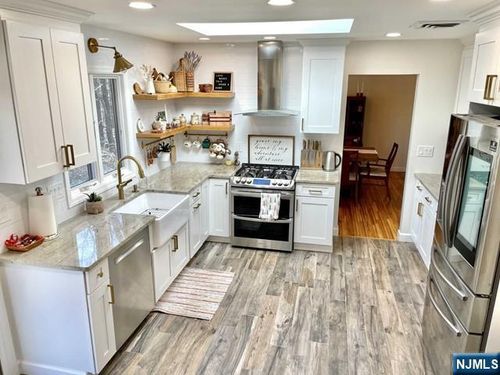 60 Eileen Dr, Mahwah, NJ, 07430-2806 | Card Image