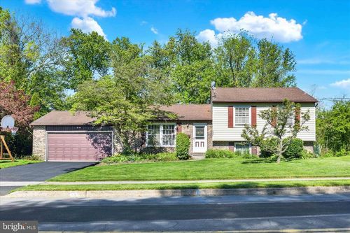 260 Green Lane Dr, CAMP HILL, PA, 17011-8318 | Card Image