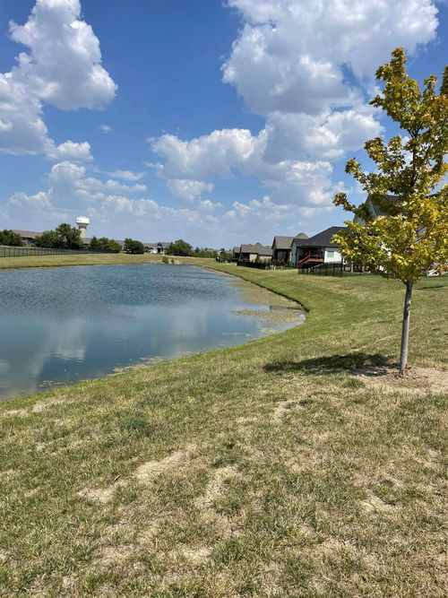 8466 E Deer Run St, Bel Aire, KS, 67226-3171 | Card Image
