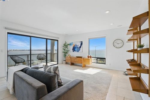 unit-356-3 Commodore Dr, Emeryville, CA, 94608-1605 | Card Image