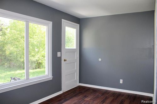 3922 Herrick St, Flint, MI, 48532-5281 | Card Image