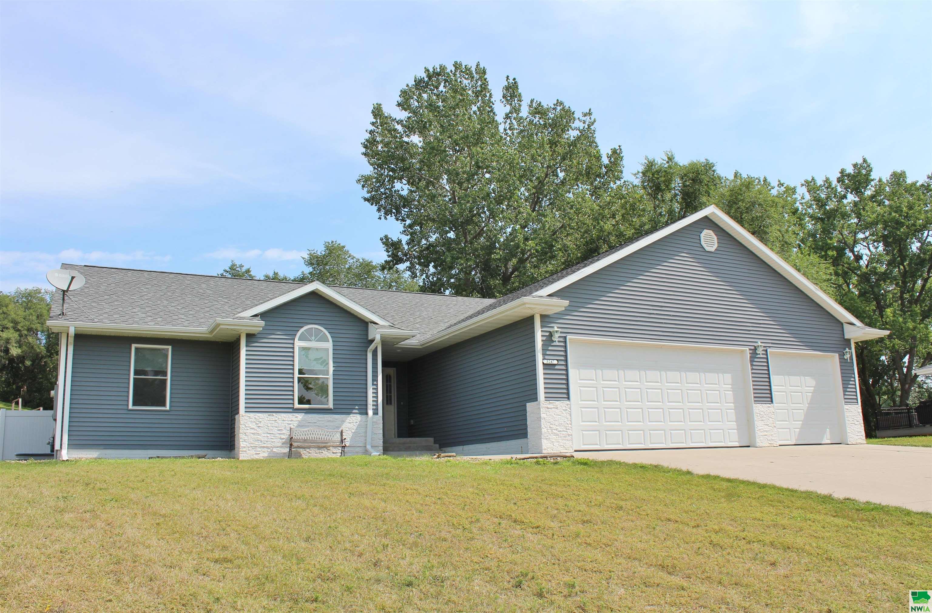 Sycamore Ter, Sioux City, IA 51104