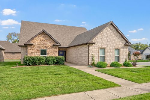 182 Dorchester Cir, Clarksville, TN, 37043-6381 | Card Image