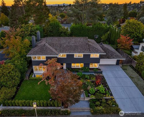 5727 63rd Ave Ne, Seattle, WA, 98105-2039 | Card Image