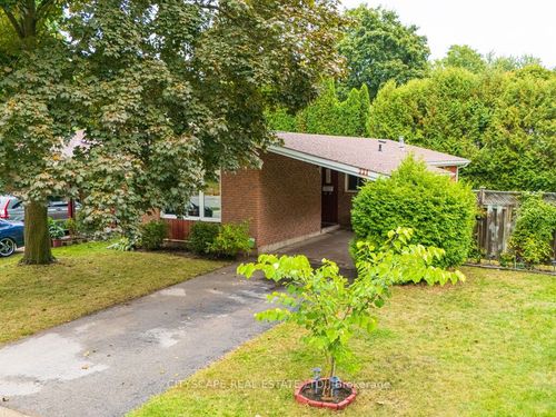 221 Kribs St, Cambridge, ON, N3C3A4 | Card Image