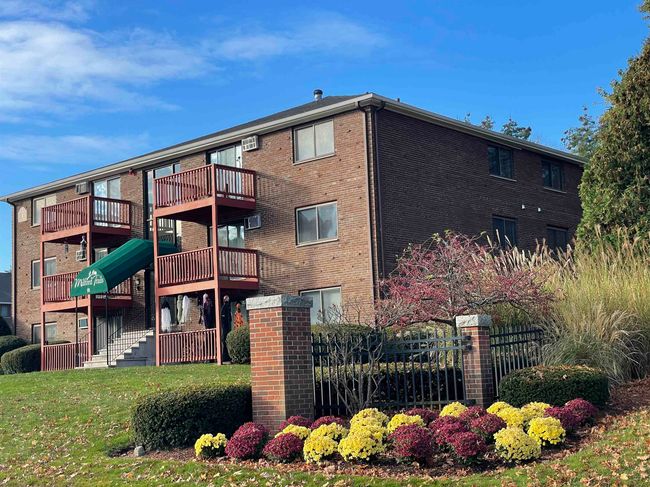 APT-201 - 96 Powers St, Condo with 2 bedrooms, 1 bathrooms and null parking in Milford NH | Image 5