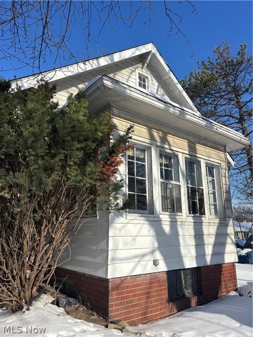 6377 Stumph Road, Parma Heights, OH, 44130 | Card Image