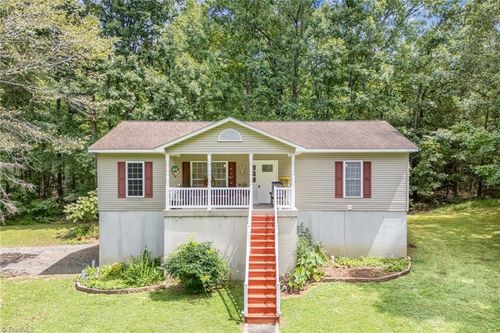 634 E Swannanoa Ave, Liberty, NC, 27298-3002 | Card Image