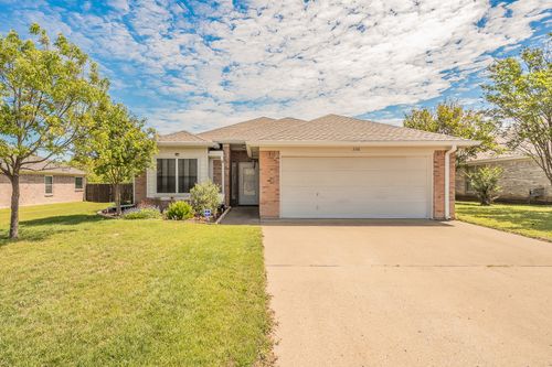 330 Beaumont Dr, Weatherford, TX, 76086-3532 | Card Image