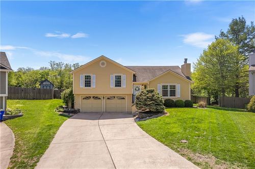 909 Sw Daney Ct, Lees Summit, MO, 64081-2759 | Card Image