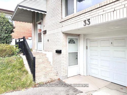 lower-bedroom-1-33 Yatesbury Rd, North York, ON, M2H1G1 | Card Image