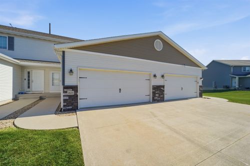 1615 Darby Dr, Waterloo, IA, 50702-6122 | Card Image