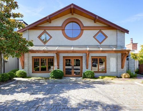 520 Ardersier Rd, Saanich, BC, V8Z1C7 | Card Image