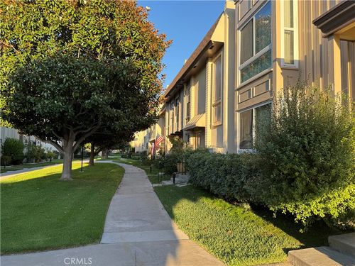9695 Brookbay Cir, Huntington Beach, CA, 92646-7509 | Card Image