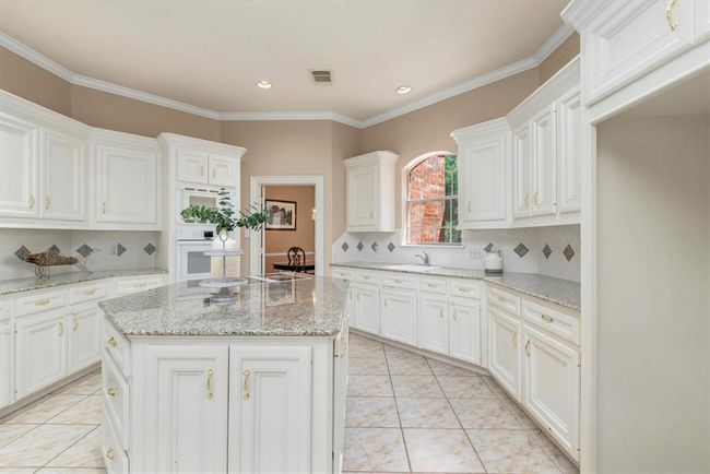 9707 Chipstead Cir, House other with 5 bedrooms, 6 bathrooms and 2 parking in Spring TX | Image 6