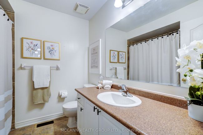 142 Carnwith Dr E, House attached with 3 bedrooms, 3 bathrooms and 2 parking in Whitby ON | Image 28
