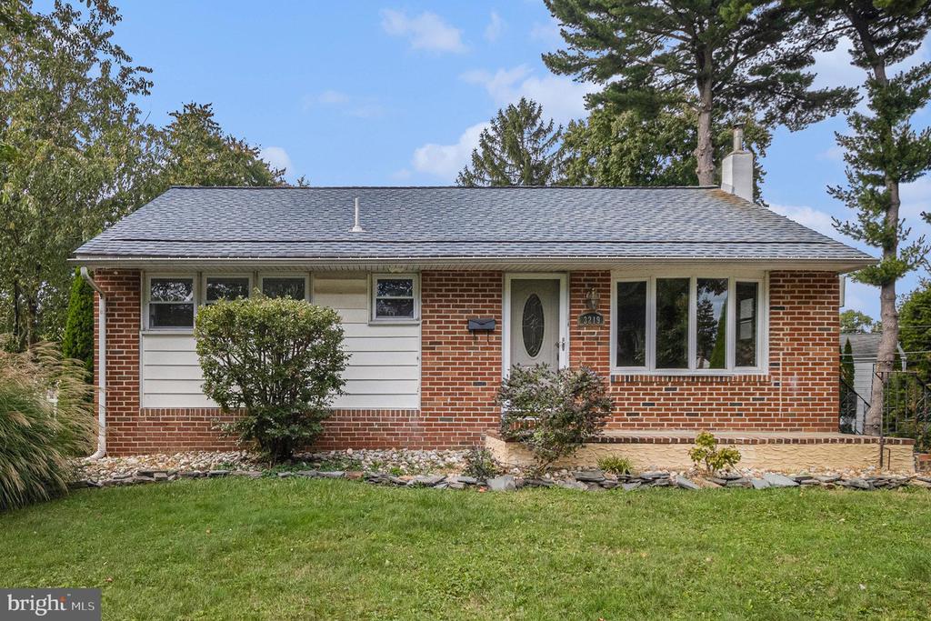 Malinda Dr, Bristol, PA 19007