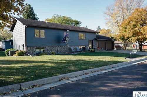 220 E Christina St, Fairmont, MN, 56031-2503 | Card Image