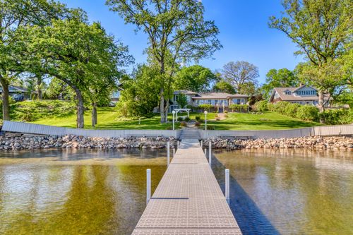 919 N Shore Dr, Detroit Lakes, MN, 56501-4206 | Card Image
