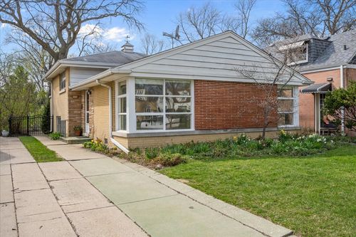 7012 N Kenton Ave, Lincolnwood, IL, 60712-2125 | Card Image