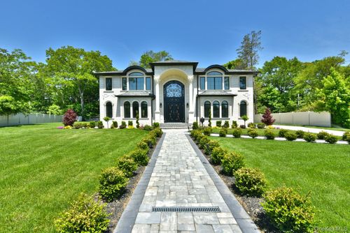 33 Parkway Dr, Roslyn Heights, NY, 11577-2705 | Card Image