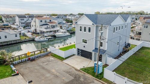 3695 S Somerset Dr, Seaford, NY, 11783 | Card Image