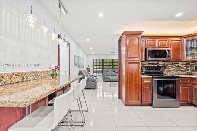 6800 Sw 26 Th St, House other with 2 bedrooms, 3 bathrooms and null parking in Miramar FL | Image 8