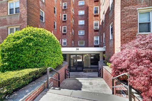 2a-30 E Hartsdale Ave, Hartsdale, NY, 10530-2739 | Card Image
